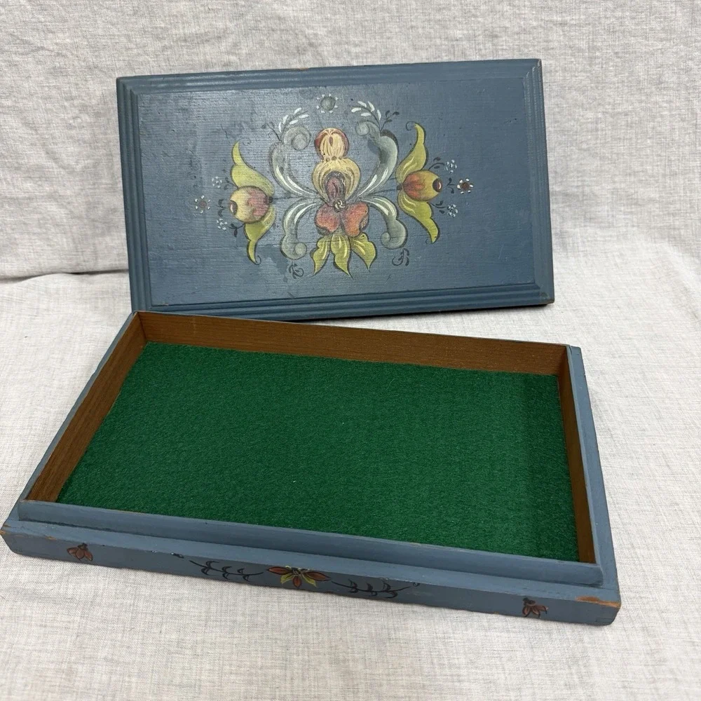 Vtg Scandinavian Folk Art Hand Painted Wood Keepsake Box Rosemaling Felt Lined